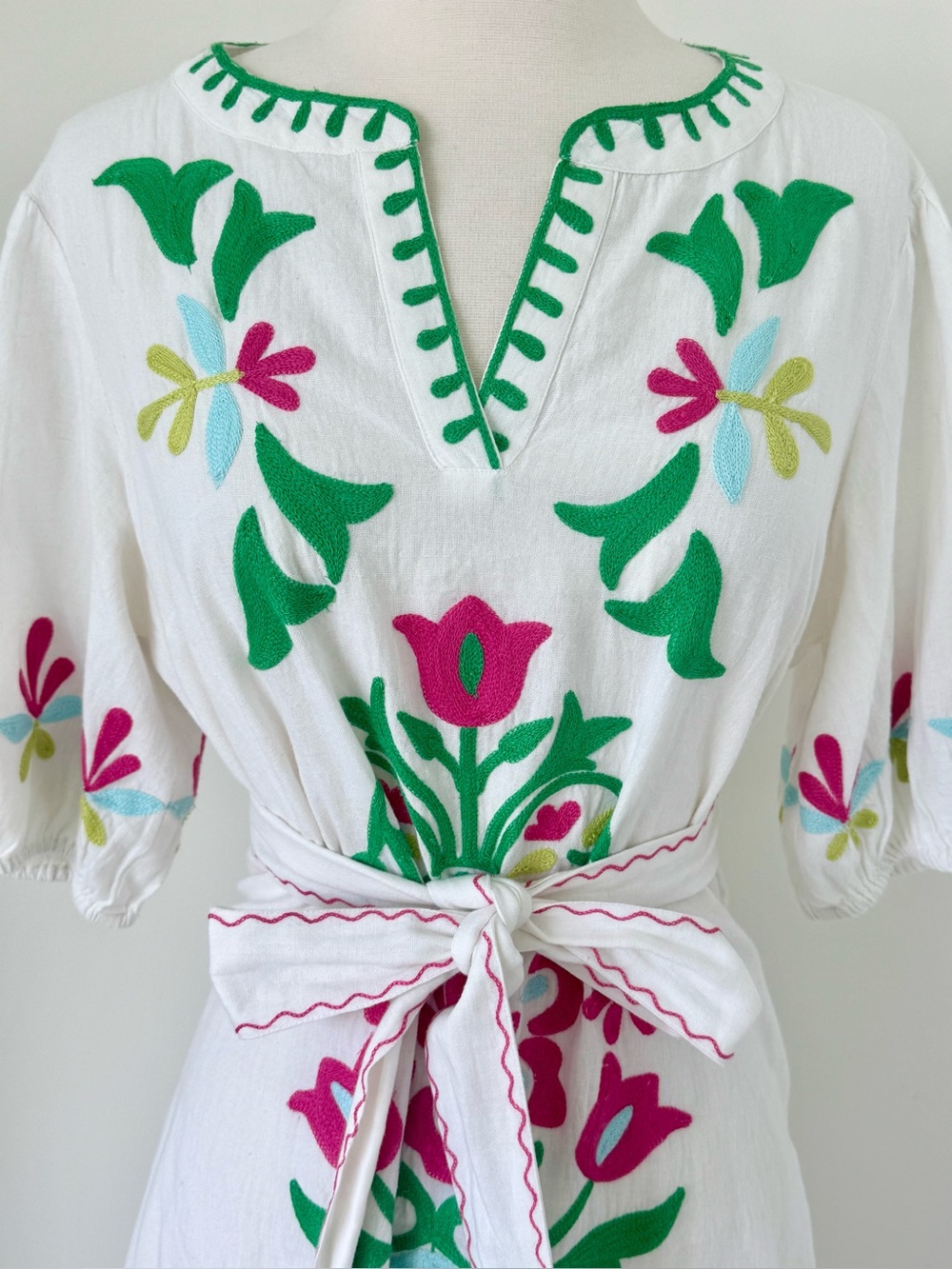 Roller Rabbit Embroidery Caftan Tie Dress White Pink Floral Dress Size S - Picture 3 of 10